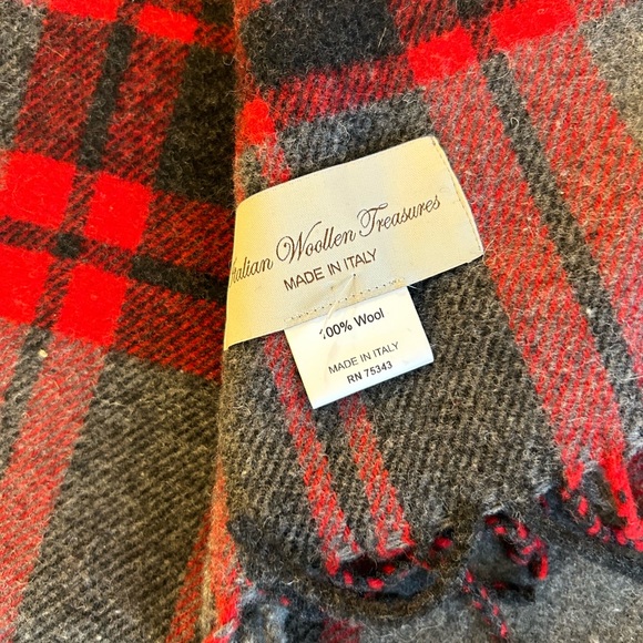 ITALIAN WOLLEN TREASURES MADE IN ITALY RED/GREY PLAID FRINGE OBLONG SCARF - Picture 5 of 5